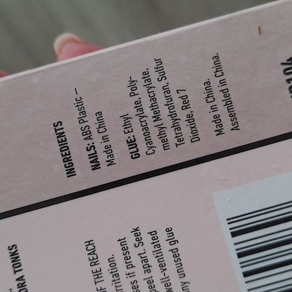 NIB Reusable nails - Picture 6 of 10